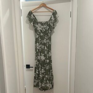 Elegant Floral Maxi Dress in Green